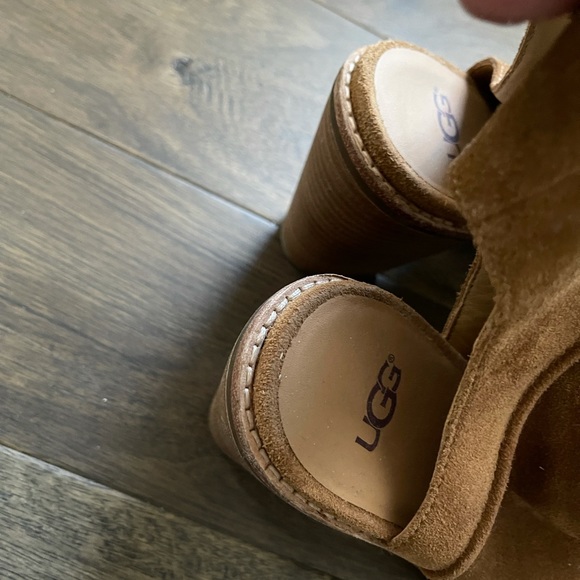Women’s opened-toed Suede UGG heeled boot. Gently worn. WMNS size 9. - Picture 4 of 7